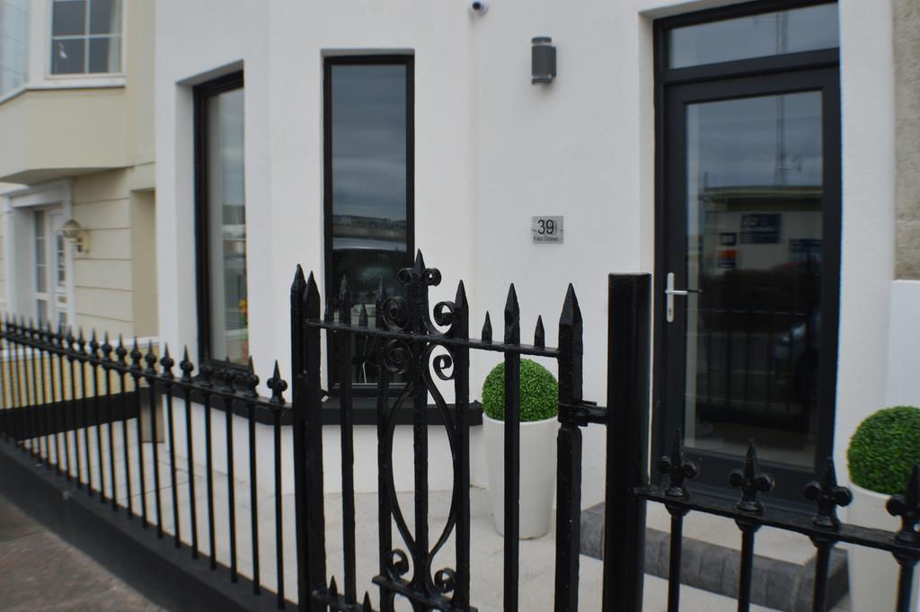 Pier39Portrush Adult Only Bed & Breakfast Екстериор снимка
