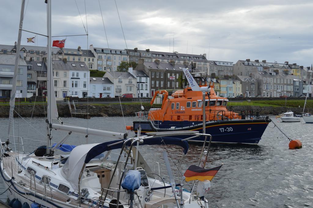 Pier39Portrush Adult Only Bed & Breakfast Екстериор снимка